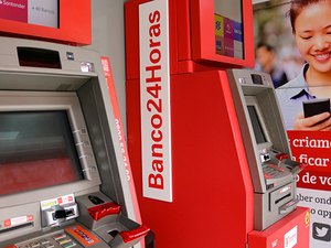 Dupla é presa com 85 cartões e R$ 58 mil em caixa eletrônico de Maceió 