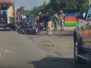 Motociclista fica ferido após colidir contra um carro na AL-115, em Palmeira dos Índios