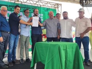 Um dia histórico para os moradores do Povoado Bititinga: prefeito Marcos Silva assina ordem de serviço para pavimentação asfáltica daquela localidade
