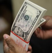 Dólar opera em queda e vai abaixo de R$ 5,10