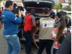 Preso suspeito de fugir após troca de tiros com a polícia no Sertão