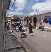 Botijão de gás pega fogo e incendia residência em Matriz de Camaragibe