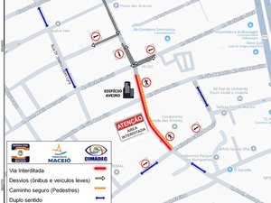 Trecho de rua no Pinheiro é interditado para demolição de edifício em Maceió