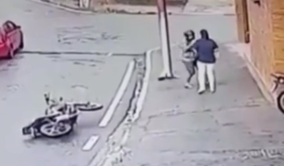 Homem é flagrado roubando mulher no Conjunto José Tenório, em Maceió
