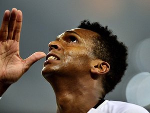 BRASILEIRÃO: Líder Timão bate Santos, Coritiba leva Atletiba e Flu entra no G4