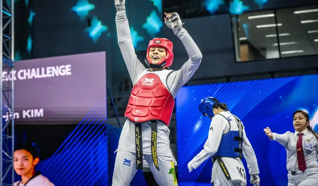 Maria Clara Pacheco é campeã mundial de taekwondo na China