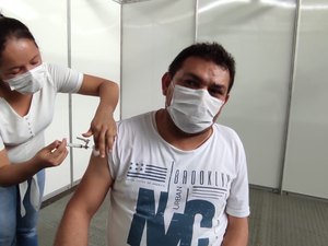 Maragogi recebe doses de vacina da Pfizer