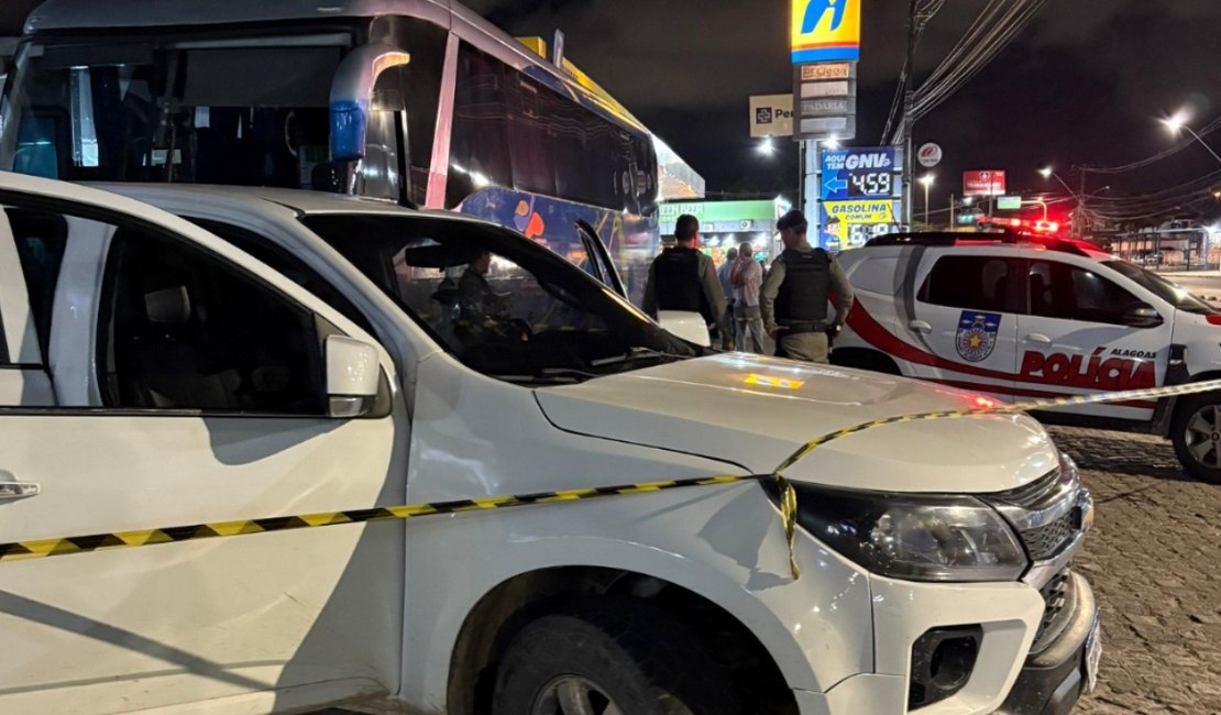 Emboscada deixa um morto e um ferido em posto de combustíveis na Serraria, em Maceió