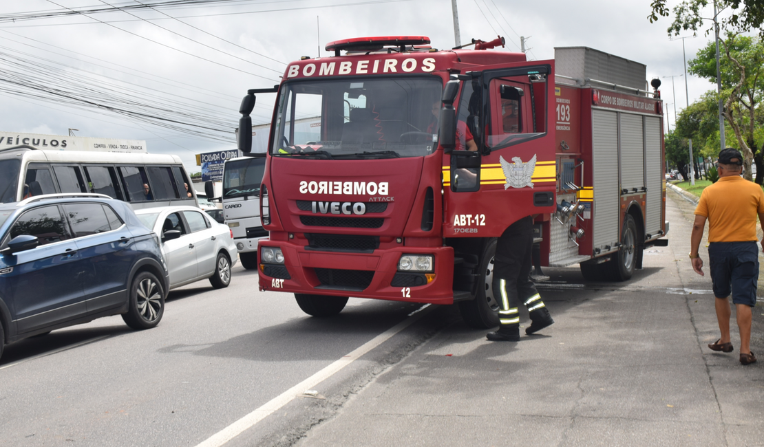 Colisão entre carro e motocicleta deixa homem ferido no bairro da Pajuçara