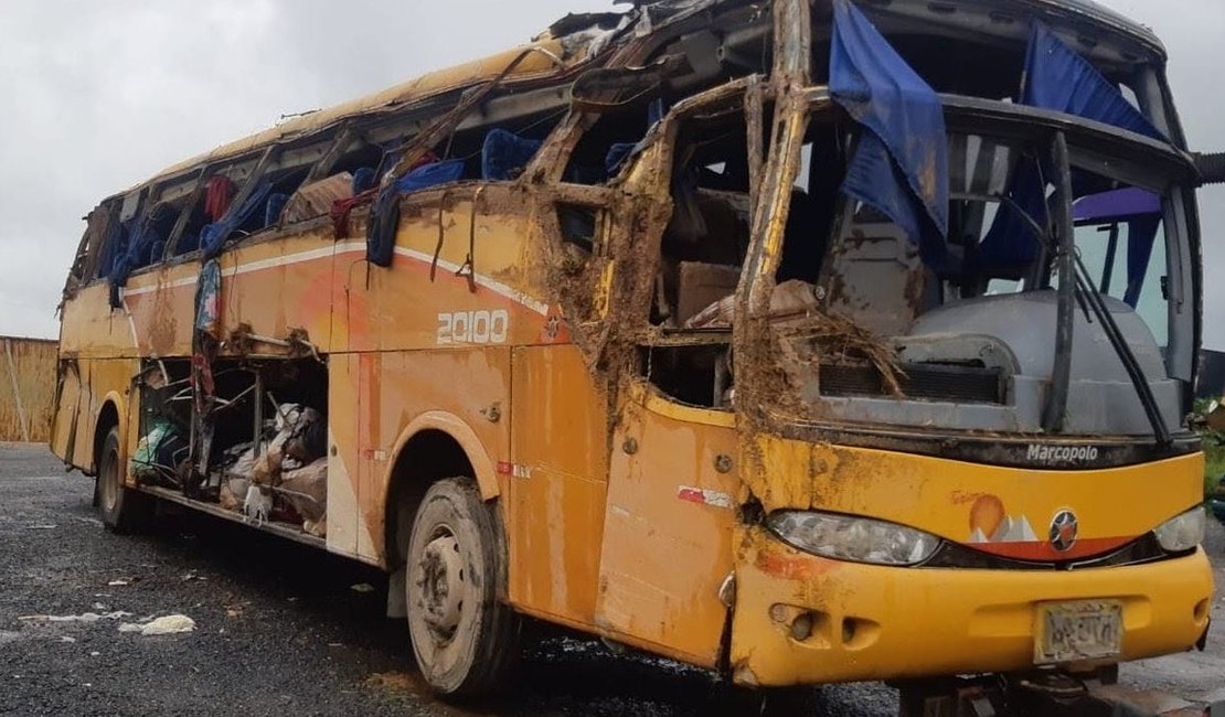 Três vítimas de grave acidente de ônibus que saiu de Arapiraca seguem internadas em MG