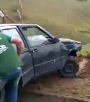 [Vídeo] Carro sobra em curva e deixa trânsito lento no Rio Largo 