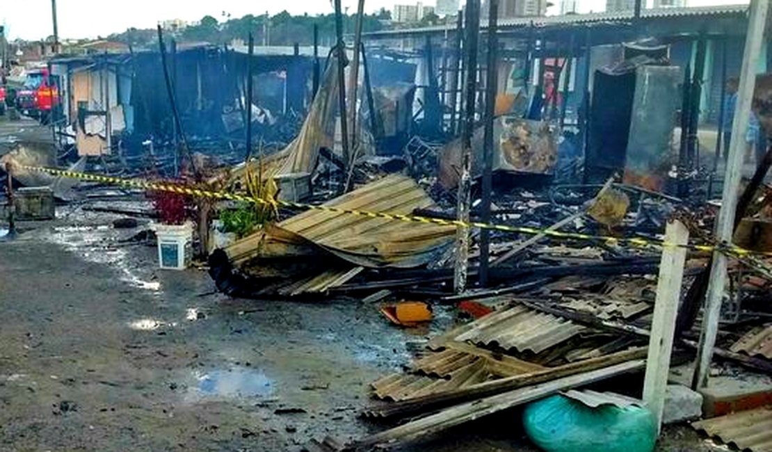 Incêndio destrói barracas e prejudica comerciantes na 'Feira do Rato'