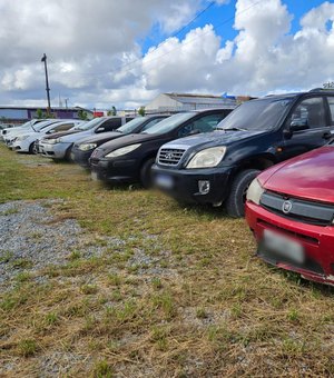 Veículos e sucatas que serão leiloados pelo DER estão disponíveis para visitação