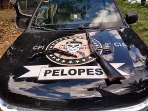 Polícia encontra arma de fogo com acusado de agredir duas pessoas em Joaquim Gomes