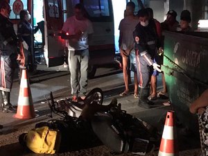 [Vídeo] Motociclista morre ao colidir contra container de lixo na via pública em Arapiraca 