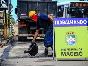 Bairros de Maceió recebem obras de manutenção de vias e galerias