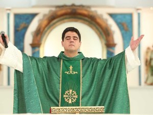 Hacker que extorquiu padre Robson teria um romance com ele