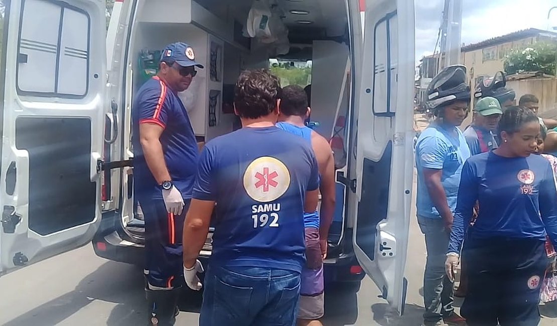 Colisão entre carro e moto deixa casal ferido em Arapiraca