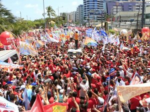 Renan Filho realizou grande caminhada na orla de Maceió