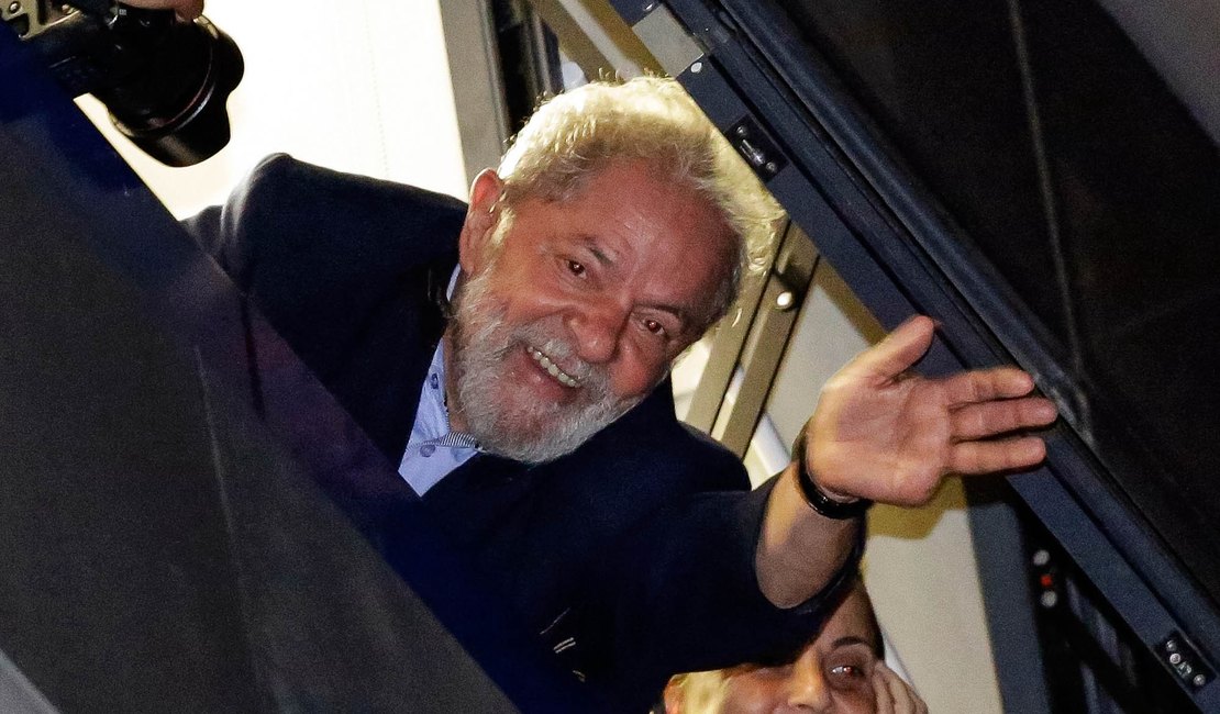 Por 10 votos a 1, STF suspende transferência de Lula para Tremembé