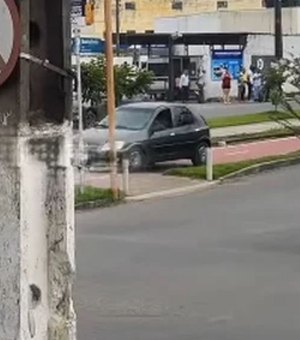 SMTT de Arapiraca emite nota de repúdio sobre motorista que dirigiu carro em ciclovia