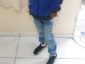 Menino negro é barrado em shopping após seguranças o confundirem com pedinte