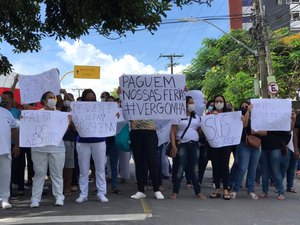 [Vídeo] Funcionários do Hospital Sanatório protestam contra salários atrasados