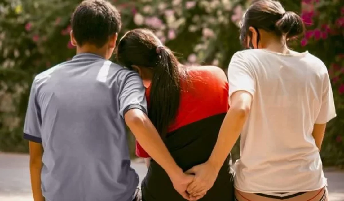 Traição pega? Pesquisa diz que infidelidade é contagiosa entre amigos