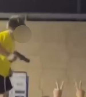 Mãe vai à Justiça contra pai de menino filmado com arma no RN após eleição