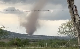 Tornado na zona rural de Estrela de Alagoas impressiona moradores e causa estragos em residências