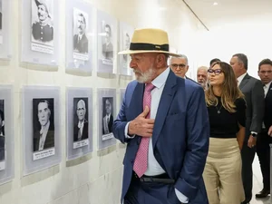 Lula pede inclusão de “mentiras” de Bolsonaro e “golpe” de Temer na galeria do Planalto