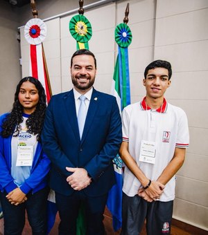 Plenarinho elege presidente e vice entre estudantes selecionados para dia de vereador