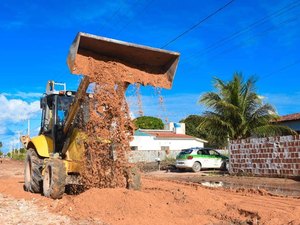 Prefeitura de Maragogi realiza serviços de manutenção nas ruas de Barra Grande e Peroba