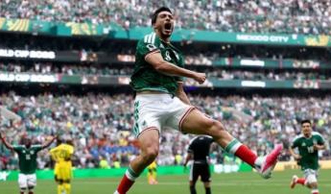 Em jogo com três expulsões, México bate a África do Sul na abertura da Copa do Mundo