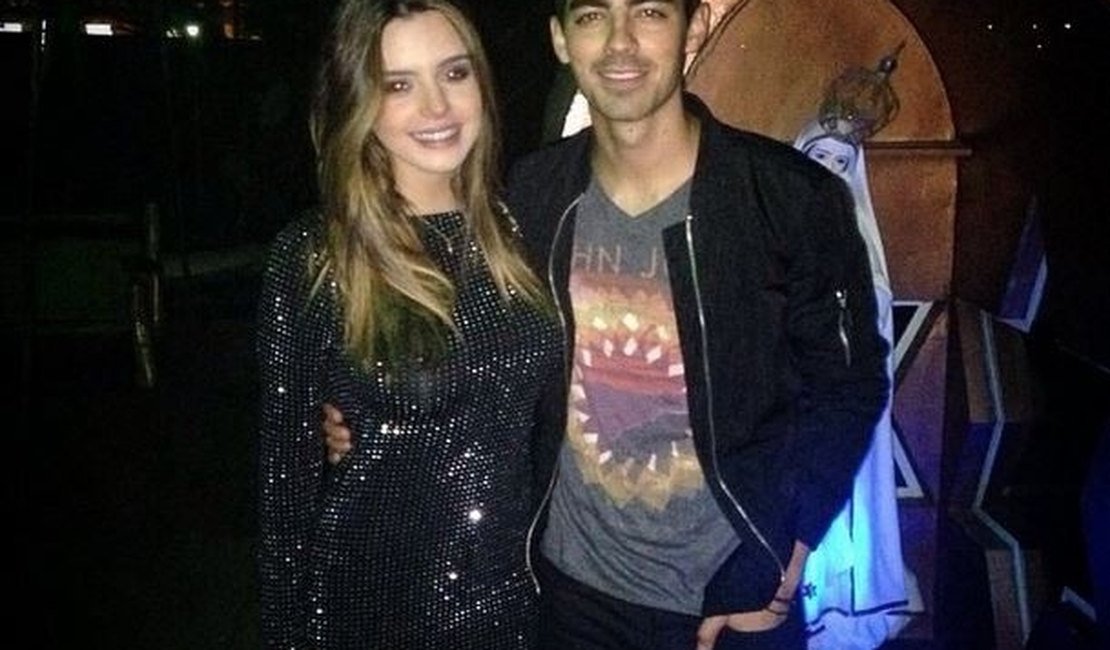 Giovanna Lancellotti posa com Joe Jonas em evento no Rio