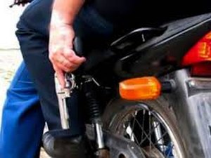 PM registra furto de moto na Praça Luiz Pereira Lima no centro de Arapiraca