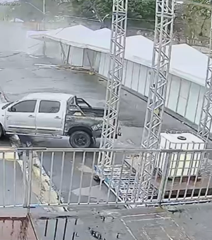 Câmera de videomonitoramento da SSP registra exato momento de desabamento de galpão no Jaraguá