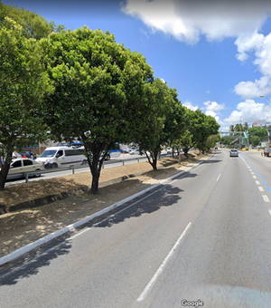 Após ser atropelada por uma motocicleta, mulher de 53 anos morre, na Avenida Durval de Góes Monteiro