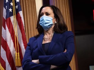 Kamala Harris culpou Bolsonaro por queimadas na Amazônia no ano passado