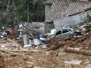 Litoral de SP foi atingindo por 'evento extremo', com recorde de chuvas e elevação do mar