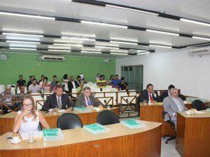 Alunos de um curso de direito visitam Câmara Municipal