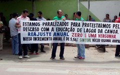 Professores em protesto em Lagoa da Canoa 