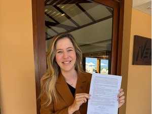 Cibele Moura assina termo de compromisso com setor produtivo para fortalecer AL