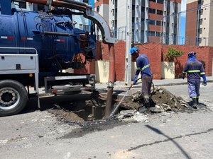Prefeitura desobstrui 100 metros de galeria e reforça rede drenagem na Cruz das Almas