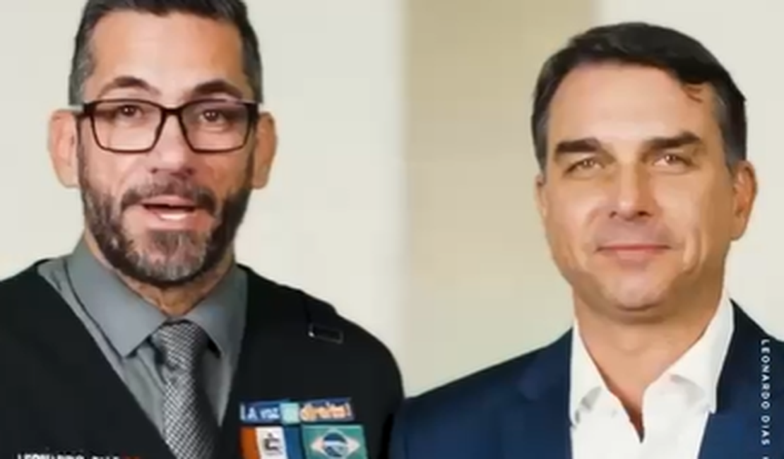 “Um cara de caráter e de coragem”, diz Flávio Bolsonaro ao pedir voto para Leonardo Dias