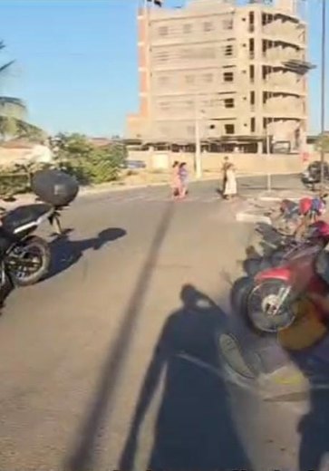 Acidente entre motociclistas no Bosque das Arapiracas deixa vítimas com escoriações