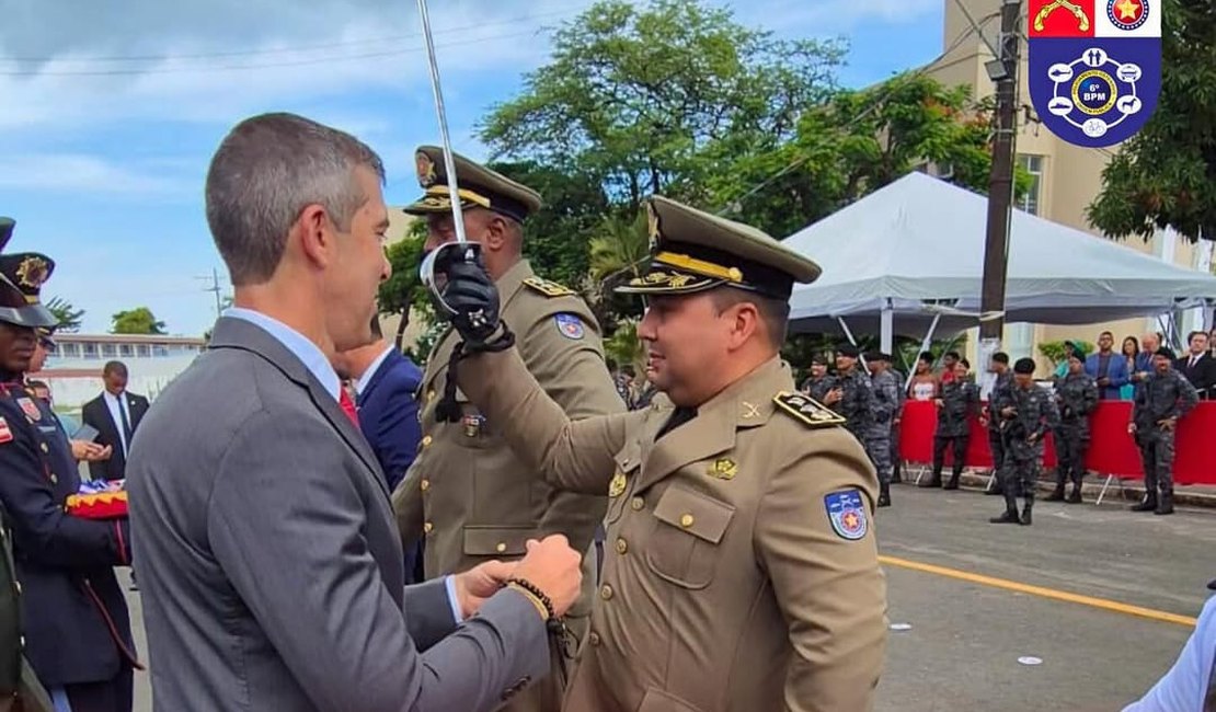 Comandante do 6º BPM recebe alta honraria da Polícia Militar da Bahia