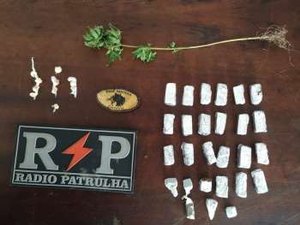 Jovens são flagrados pela polícia com crack e maconha