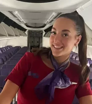 Ex-comissária de bordo precisou abandonar o trabalho por conta do tamanho do bumbum