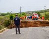 Enxurrada arrasta veículos e deixa mortos durante fortes chuvas em Sergipe